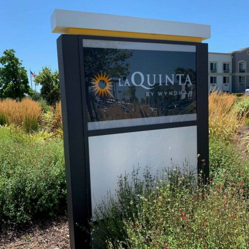 A post sign of La Quinta